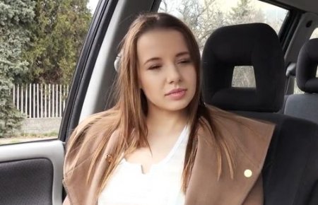 Умелый пикапер развёл молодую милашку на минет и секс в машине Умелый пикапер развёл молодую милашку на минет и секс в машине
