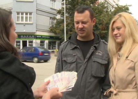 Чехи свингеры ищут на улице семейную пару для секса за деньги Чехи свингеры ищут на улице семейную пару для секса за деньги