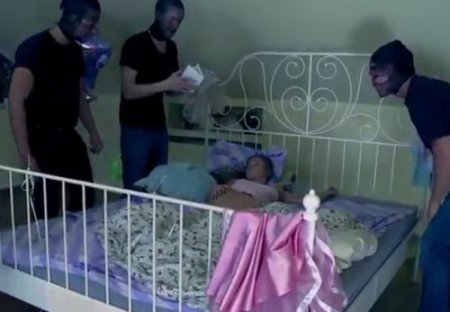 Получила ганг банг подарок от толпы парней на совершеннолетие Получила ганг банг подарок от толпы парней на совершеннолетие