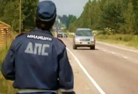 Русский мент остановил нарушительницу и в наказание трахнул жезлом Русский мент остановил нарушительницу и в наказание трахнул жезлом