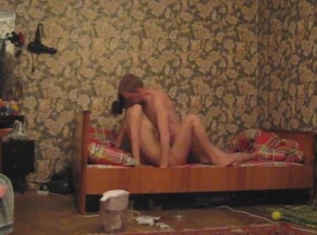 Частные русские поебушки молодой пары в домашнем беспорядке Частные русские поебушки молодой пары в домашнем беспорядке