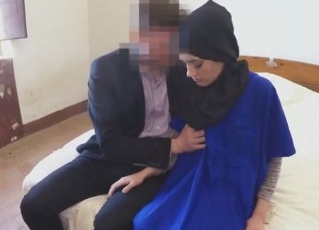 Мужик с большим членом развел мусульманку на минет и секс в номере Мужик с большим членом развел мусульманку на минет и секс в номере