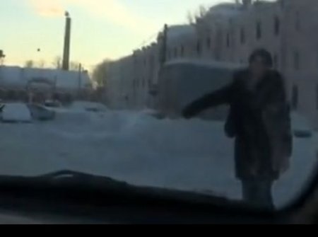 Девушка студентка случайно села в машину к русским парням пикаперам Девушка студентка случайно села в машину к русским парням пикаперам